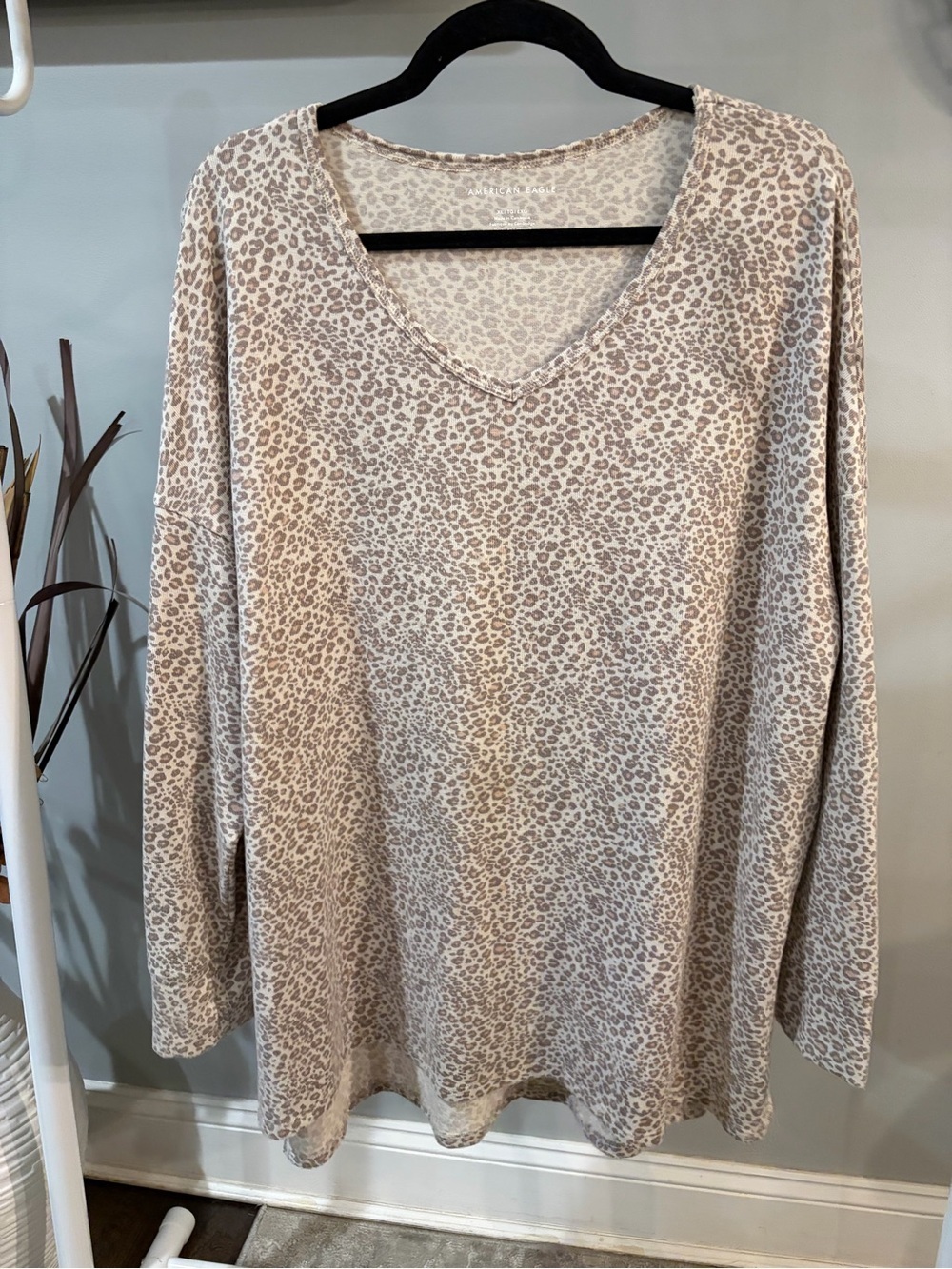American Eagle Outfitters Beige Taupe Leopard Print V-Neck Long Sleeve Top -XL